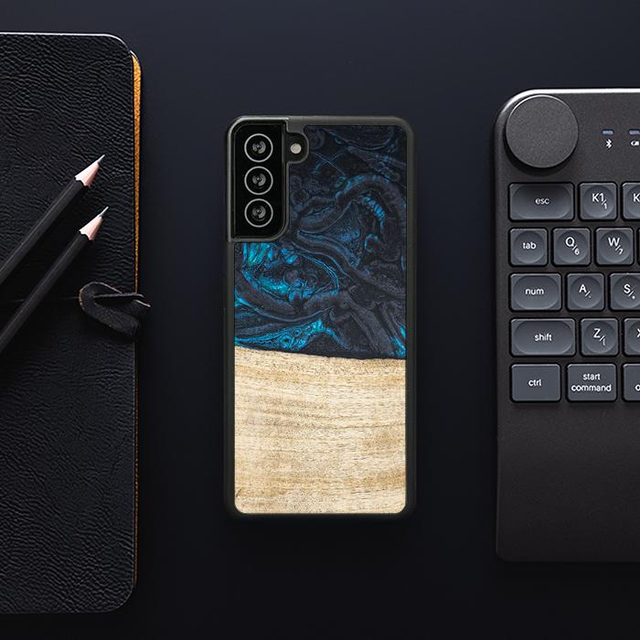 Samsung Galaxy S21 FE Handyhülle aus Harz und Holz - Synergy#F13