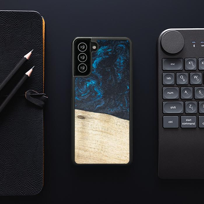 Samsung Galaxy S21 FE Handyhülle aus Harz und Holz - Synergy#F17