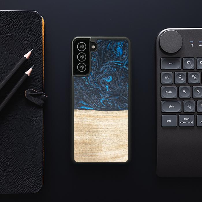 Samsung Galaxy S21 FE Handyhülle aus Harz und Holz - Synergy#F19