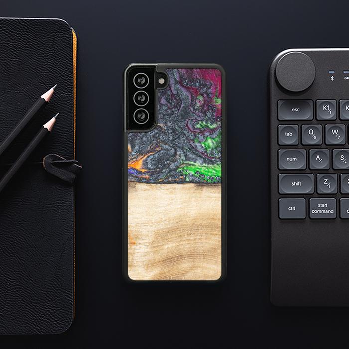 Samsung Galaxy S21 FE Handyhülle aus Harz und Holz - Synergy#F2