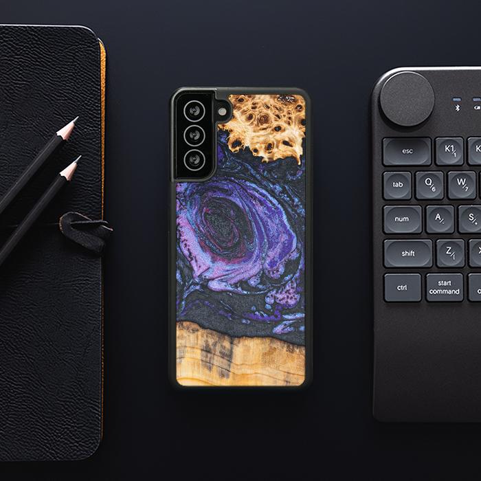 Samsung Galaxy S21 FE Handyhülle aus Harz und Holz - Synergy#F24