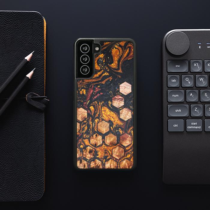 Samsung Galaxy S21 FE Handyhülle aus Harz und Holz - Synergy#F38