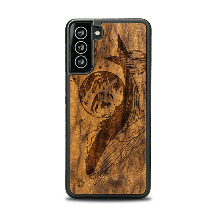 Samsung Galaxy S21 Handyhülle aus Holz – Kosmischer Wal