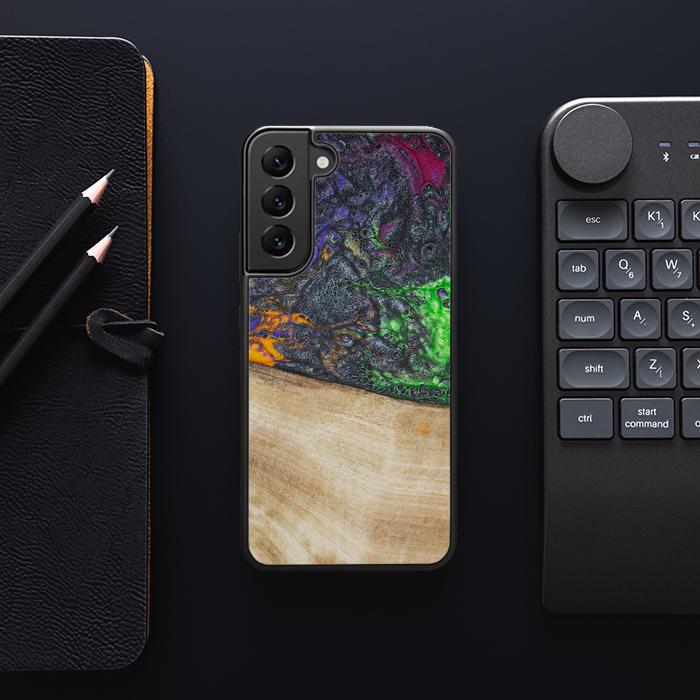 Samsung Galaxy S22 Plus Handyhülle aus Harz und Holz - Synergy#F10