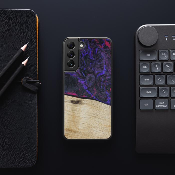 Samsung Galaxy S22 Handyhülle aus Harz und Holz - Synergy#F18