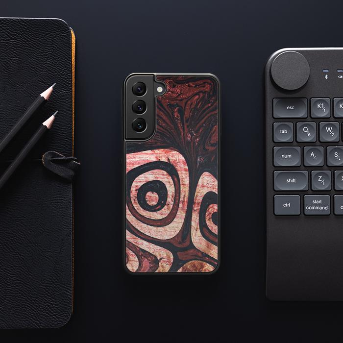 Samsung Galaxy S22 Handyhülle aus Harz und Holz - Synergy#F32