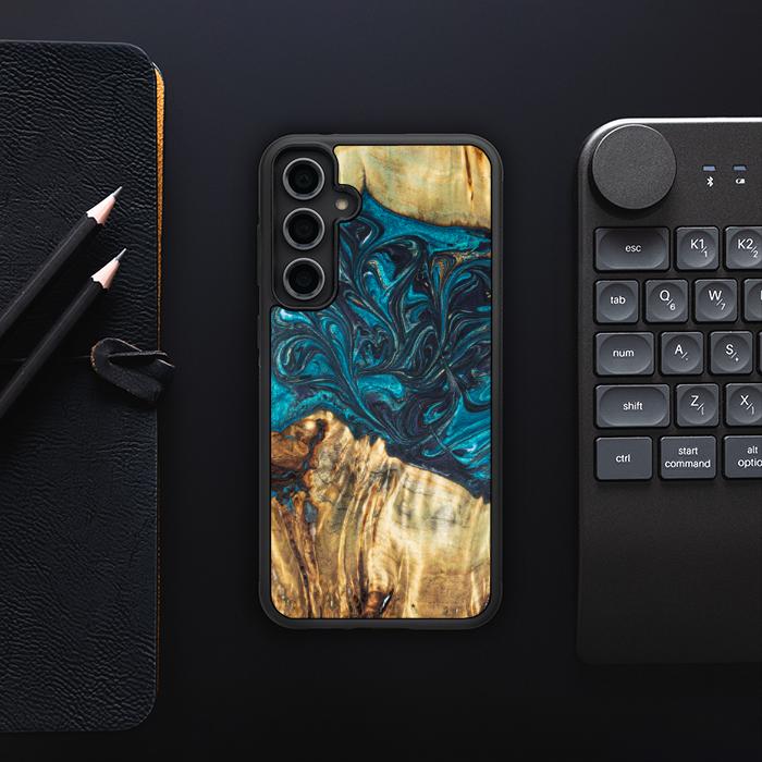 Etui na telefon Samsung Galaxy S23 FE wykonane z żywicy i drewna - Synergy#E12