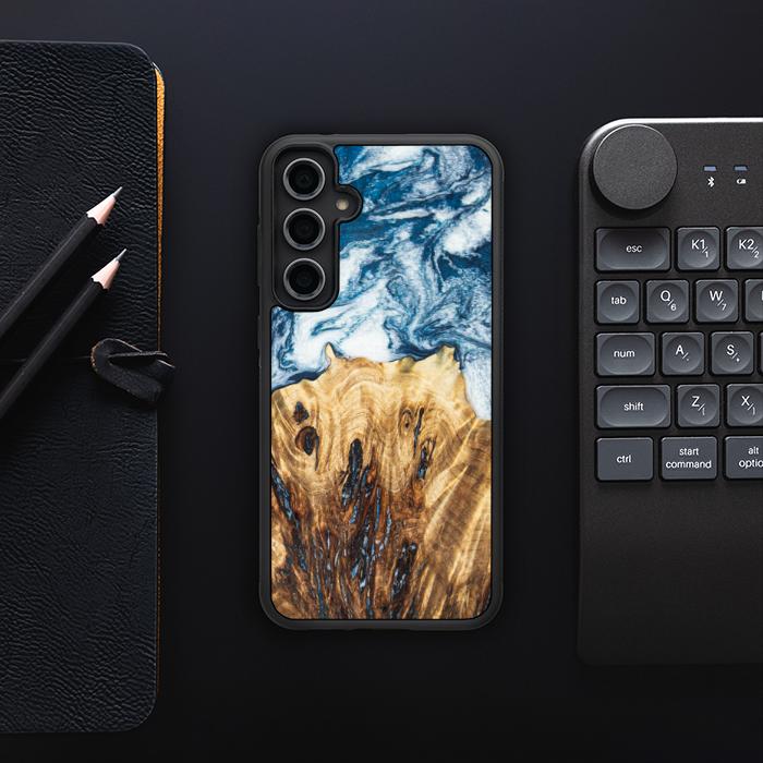 Samsung Galaxy S23 FE Handyhülle aus Harz und Holz - Synergy#E23