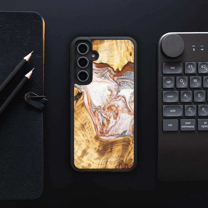 Samsung Galaxy S23 FE Handyhülle aus Harz und Holz - Synergy#E5