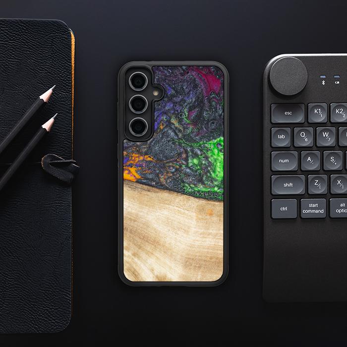 Samsung Galaxy S23 FE Handyhülle aus Harz und Holz - Synergy#F10