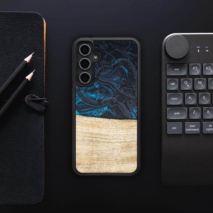 Samsung Galaxy S23 FE Handyhülle aus Harz und Holz - Synergy#F13