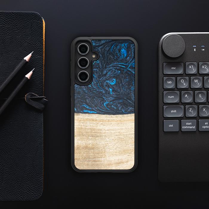 Samsung Galaxy S23 FE Handyhülle aus Harz und Holz - Synergy#F19