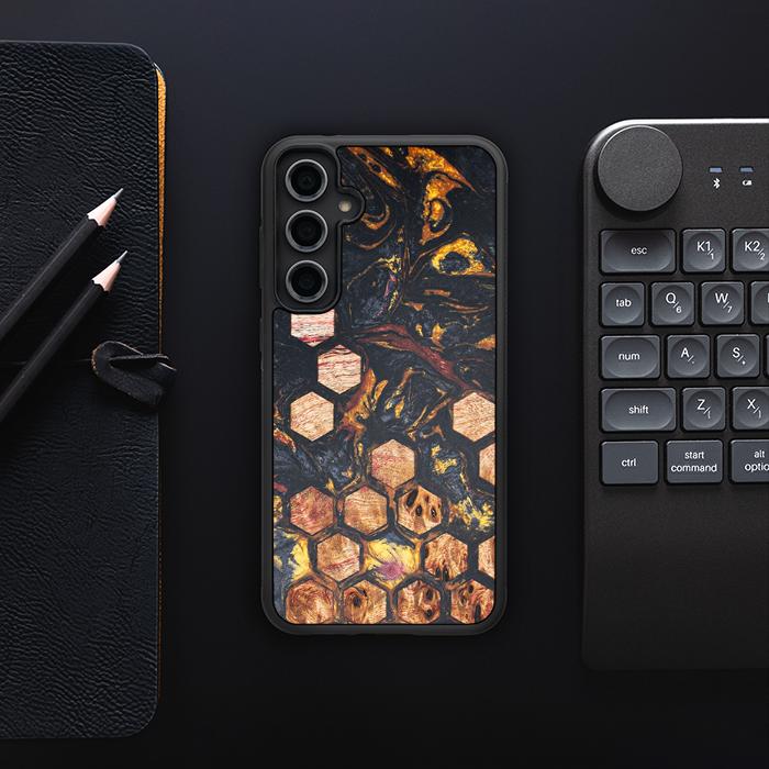 Samsung Galaxy S23 FE Handyhülle aus Harz und Holz - Synergy#F26