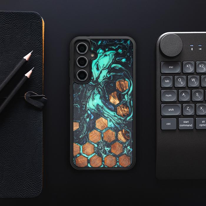 Samsung Galaxy S23 FE Handyhülle aus Harz und Holz - Synergy#F28