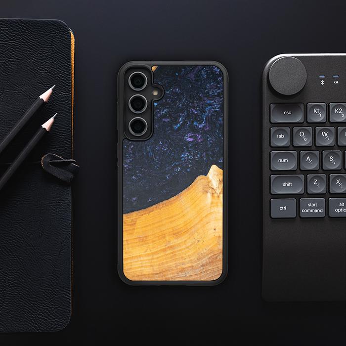 Samsung Galaxy S23 FE Handyhülle aus Harz und Holz - Synergy#F37