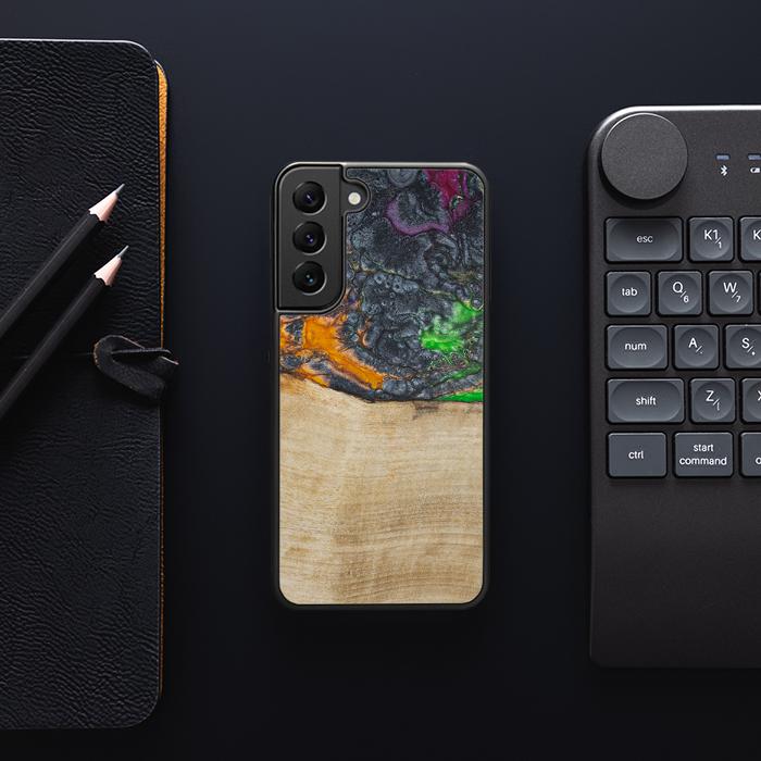 Samsung Galaxy S23 Handyhülle aus Harz und Holz - Synergy#F16