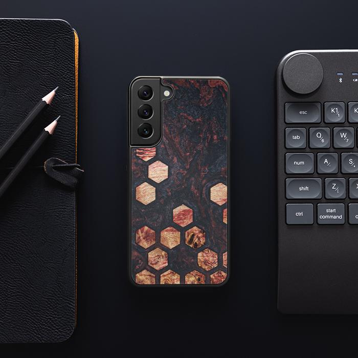 Samsung Galaxy S23 Handyhülle aus Harz und Holz - Synergy#F27