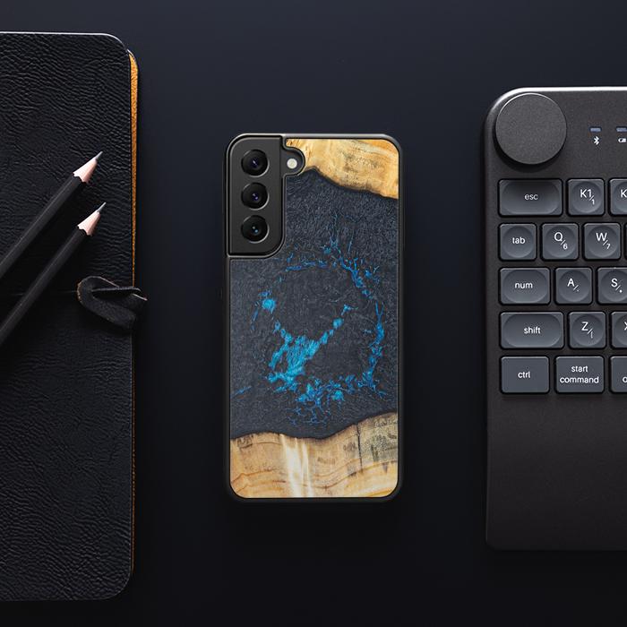 Samsung Galaxy S23 Handyhülle aus Harz und Holz - Synergy#F35