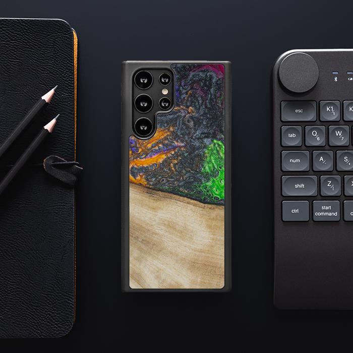 Samsung Galaxy S23 Ultra Handyhülle aus Harz und Holz - Synergy#F15