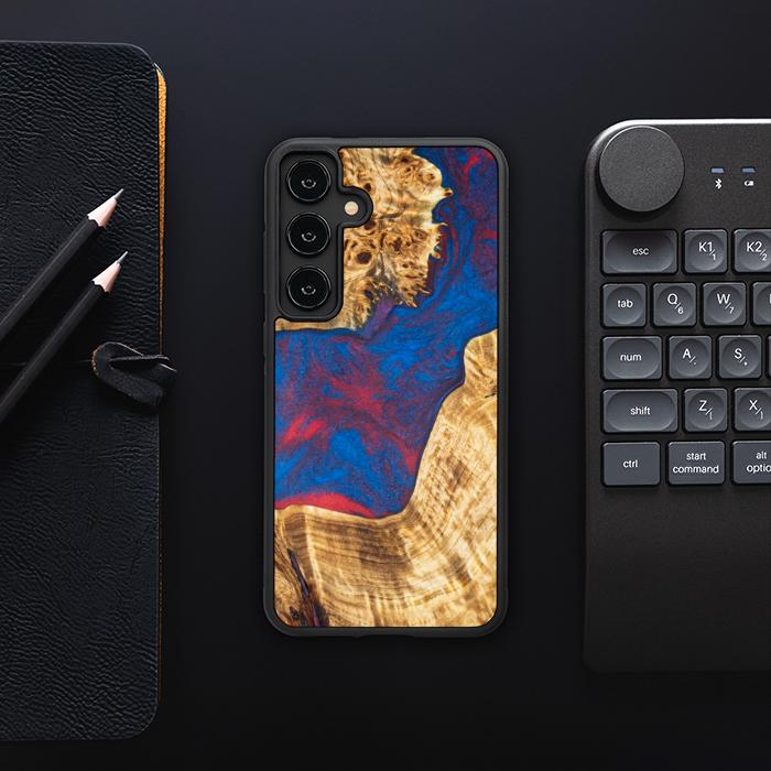 Samsung Galaxy S24 Plus Handyhülle aus Harz und Holz - Synergy#E10