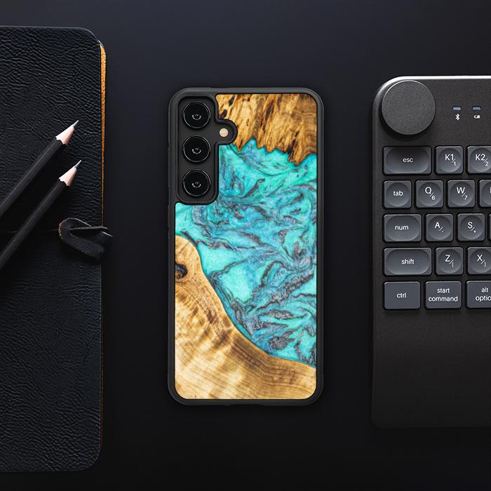Etui na telefon Samsung Galaxy S24 Plus wykonane z żywicy i drewna - Synergy#E13