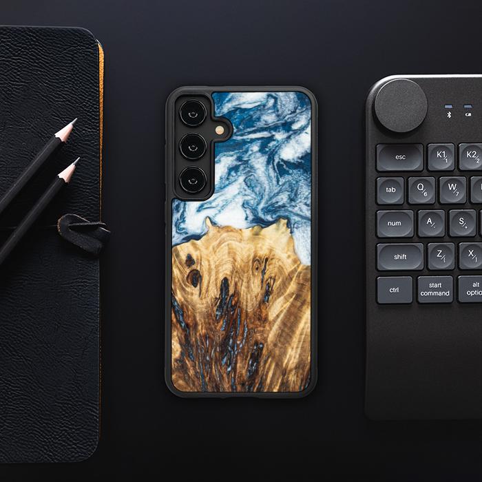 Samsung Galaxy S24 Plus Handyhülle aus Harz und Holz - Synergy#E23