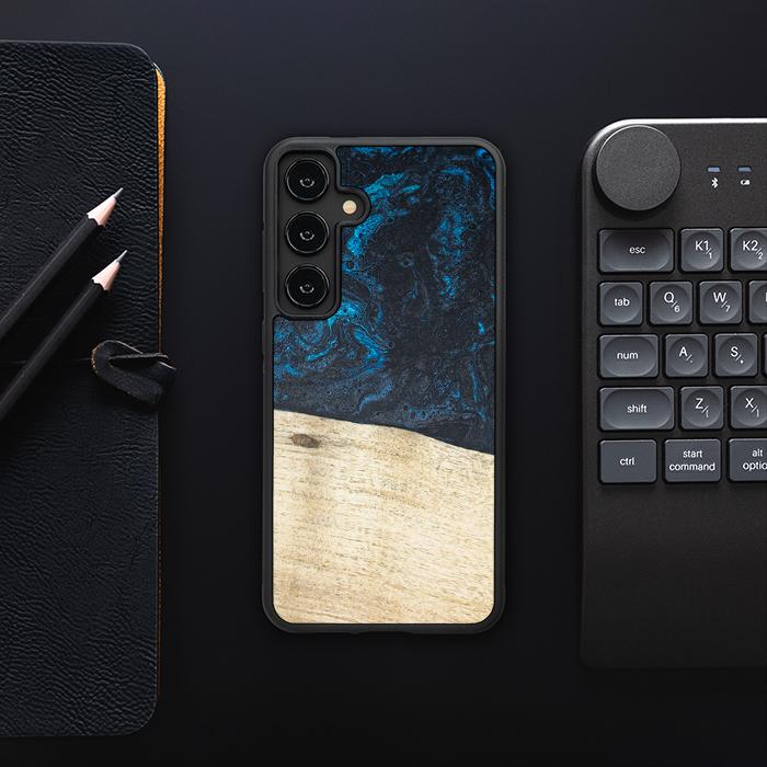 Samsung Galaxy S24 Plus Handyhülle aus Harz und Holz - Synergy#F17