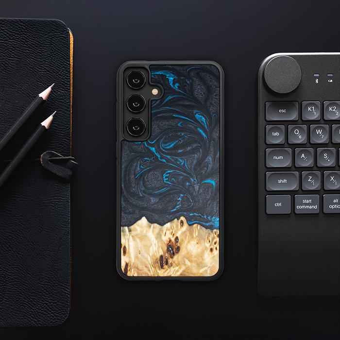 Samsung Galaxy S24 Plus Handyhülle aus Harz und Holz - Synergy#F21