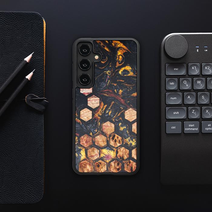 Samsung Galaxy S24 Plus Handyhülle aus Harz und Holz - Synergy#F26