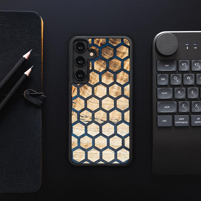 Samsung Galaxy S24 Plus Handyhülle aus Harz und Holz - Synergy#F36