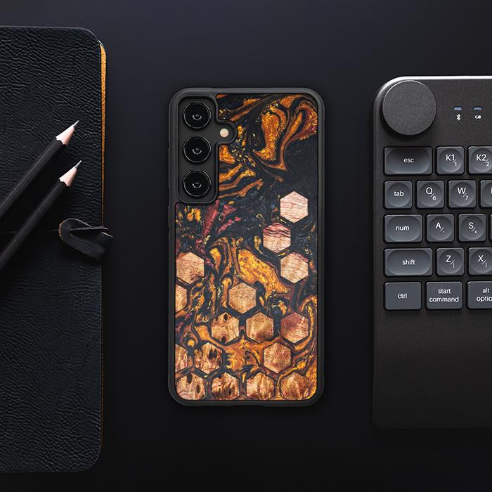 Samsung Galaxy S24 Plus Handyhülle aus Harz und Holz - Synergy#F38