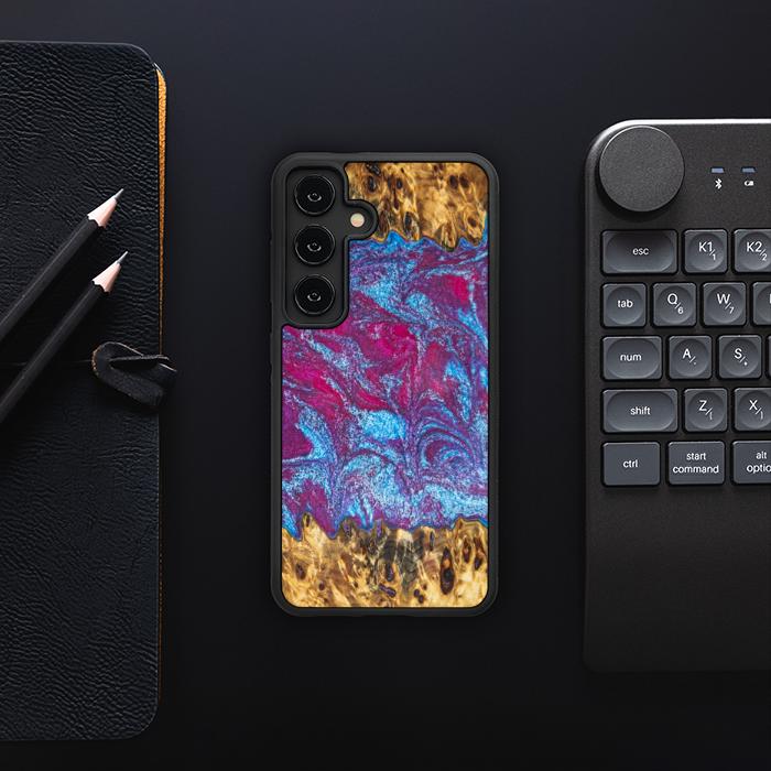 Etui na telefon Samsung Galaxy S24 wykonane z żywicy i drewna - Synergy#E15