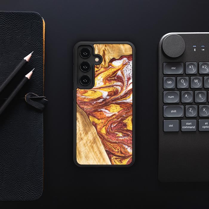 Samsung Galaxy S24 Handyhülle aus Harz und Holz - Synergy#E4
