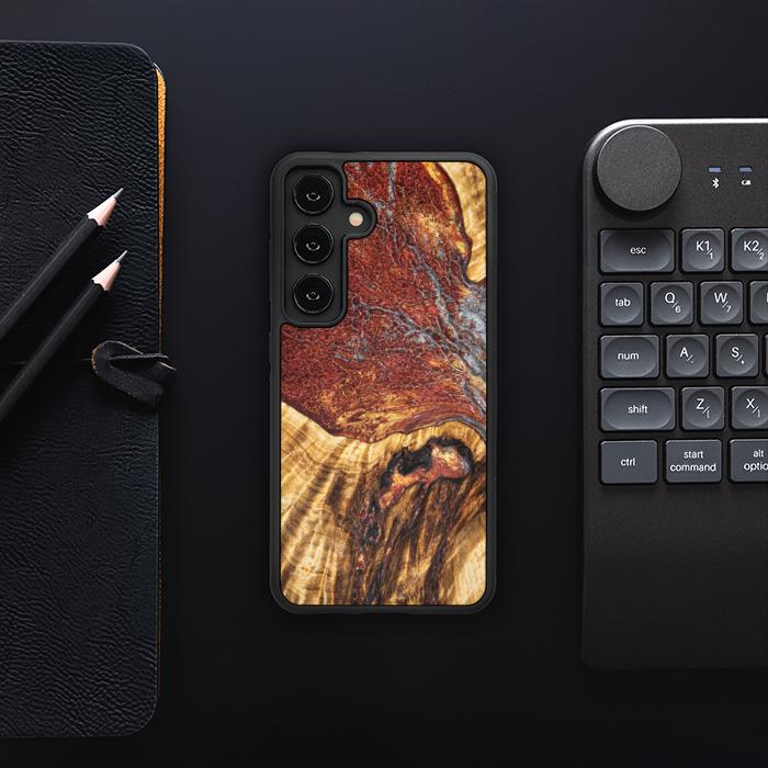 Etui na telefon Samsung Galaxy S24 wykonane z żywicy i drewna - Synergy#E9