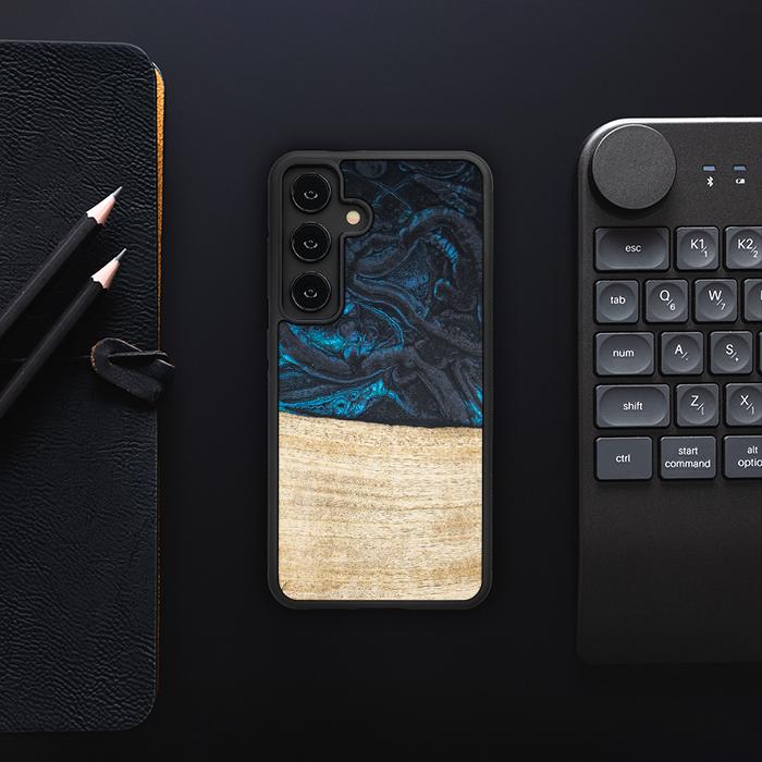 Samsung Galaxy S24 Handyhülle aus Harz und Holz - Synergy#F13