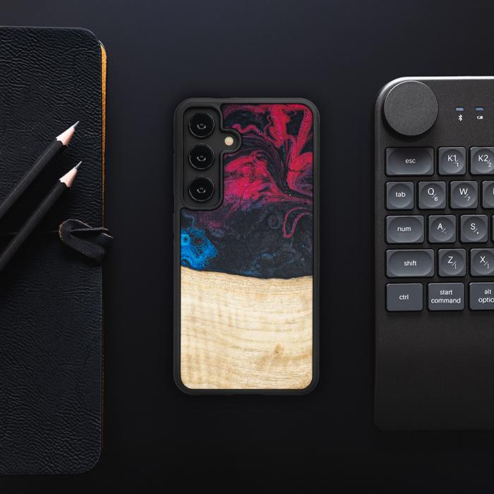Samsung Galaxy S24 Handyhülle aus Harz und Holz - Synergy#F14