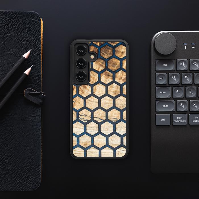 Samsung Galaxy S24 Handyhülle aus Harz und Holz - Synergy#F36