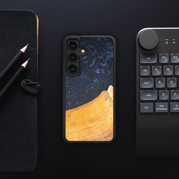 Samsung Galaxy S24 Handyhülle aus Harz und Holz - Synergy#F37