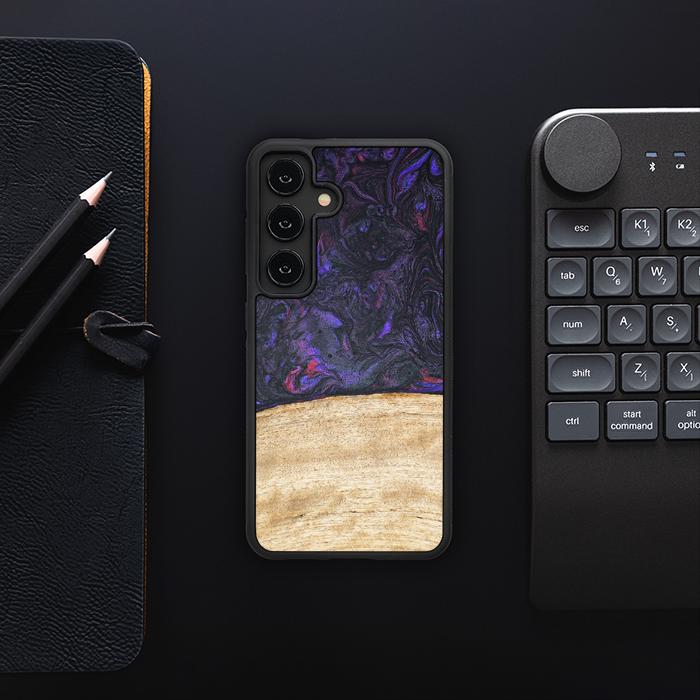 Samsung Galaxy S24 Handyhülle aus Harz und Holz - Synergy#F7