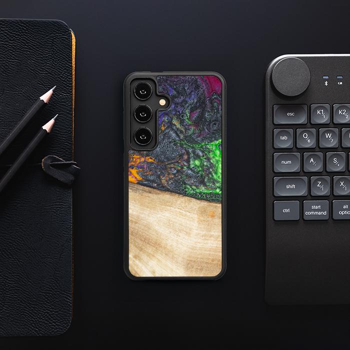 Samsung Galaxy S25 Handyhülle aus Harz und Holz - Synergy#F10