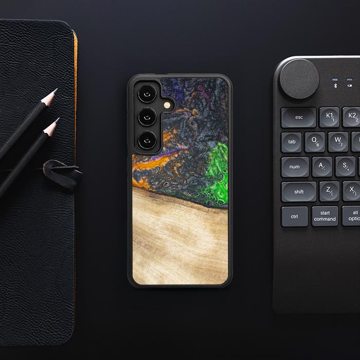 Samsung Galaxy S25 Handyhülle aus Harz und Holz - Synergy#F15