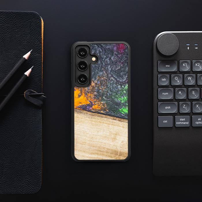 Samsung Galaxy S25 Handyhülle aus Harz und Holz - Synergy#F20