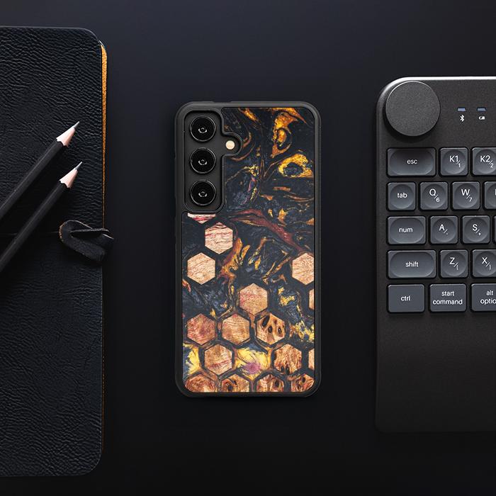 Samsung Galaxy S25 Handyhülle aus Harz und Holz - Synergy#F26