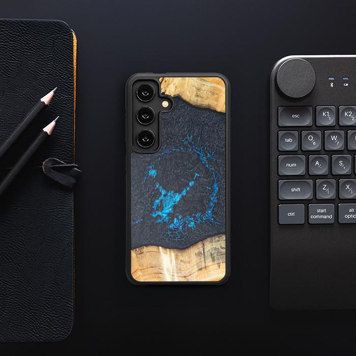 Samsung Galaxy S25 Handyhülle aus Harz und Holz - Synergy#F35