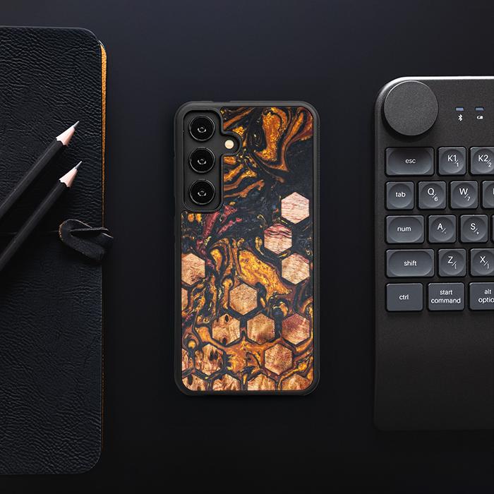Samsung Galaxy S25 Handyhülle aus Harz und Holz - Synergy#F38