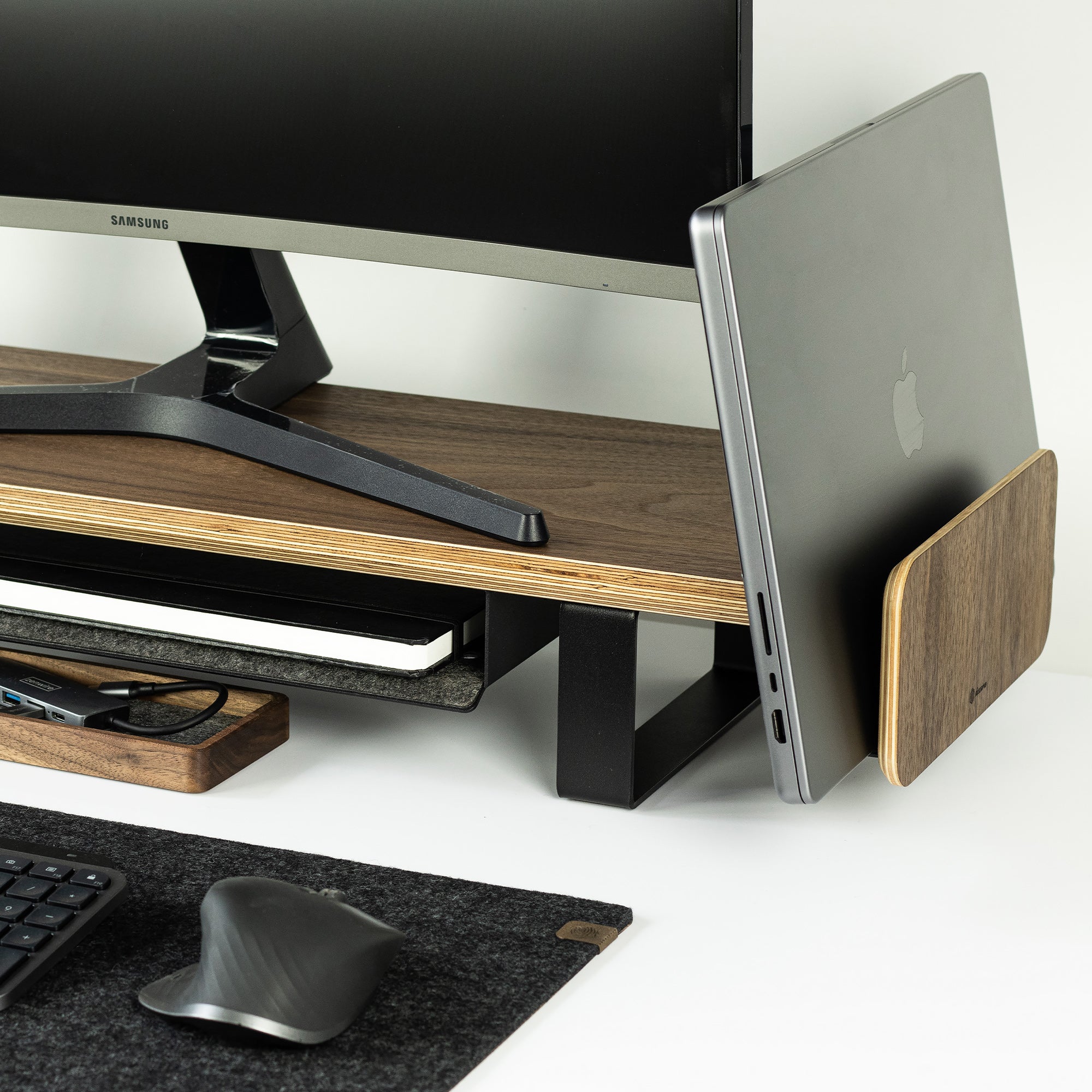 Laptophalter für die Schreibtischaufstellung Amerikanischer Walnuss – Schwarzer Stahl