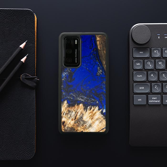 Etui na telefon Huawei P40 wykonane z żywicy i drewna - SYNERGY#176