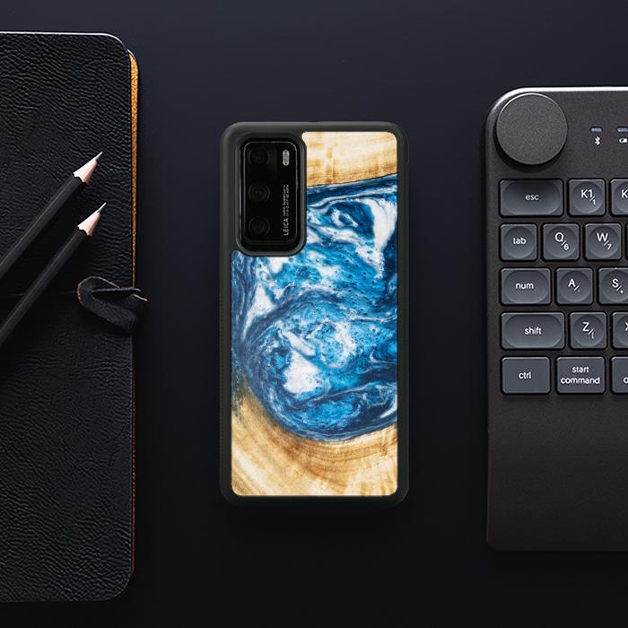 Etui na telefon Huawei P40 wykonane z żywicy i drewna - SYNERGY#350