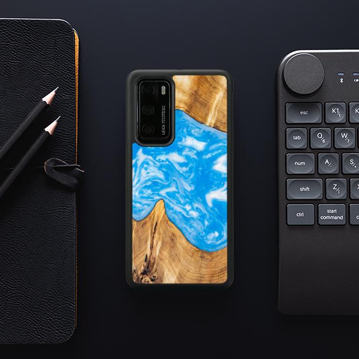 Etui na telefon Huawei P40 wykonane z żywicy i drewna - SYNERGY#A26