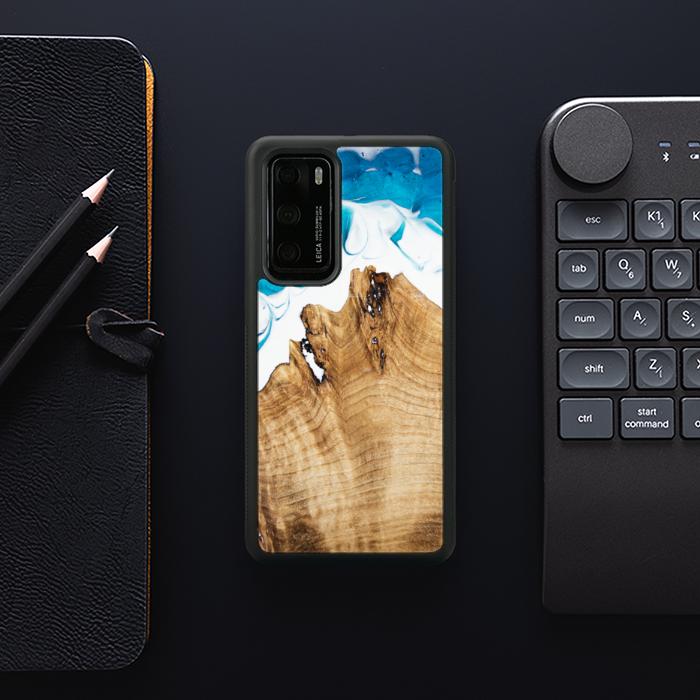 Etui na telefon Huawei P40 wykonane z żywicy i drewna - SYNERGY#C41